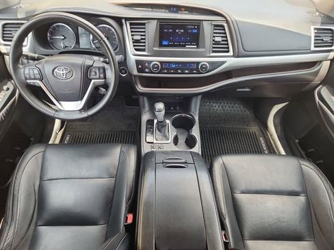 Used 2014 Toyota Highlander XLE AWD/4WD image 20