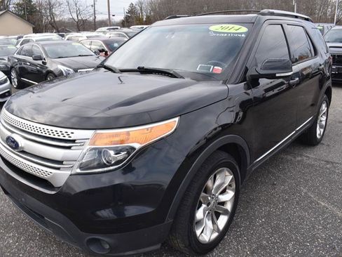 Used 2014 Ford Explorer XLT w/ Equipment Group 202A image 4