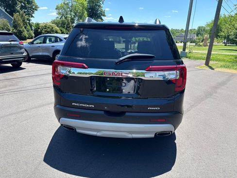 Used 2022 GMC Acadia SLT w/ Technology Package AWD/4WD image 3