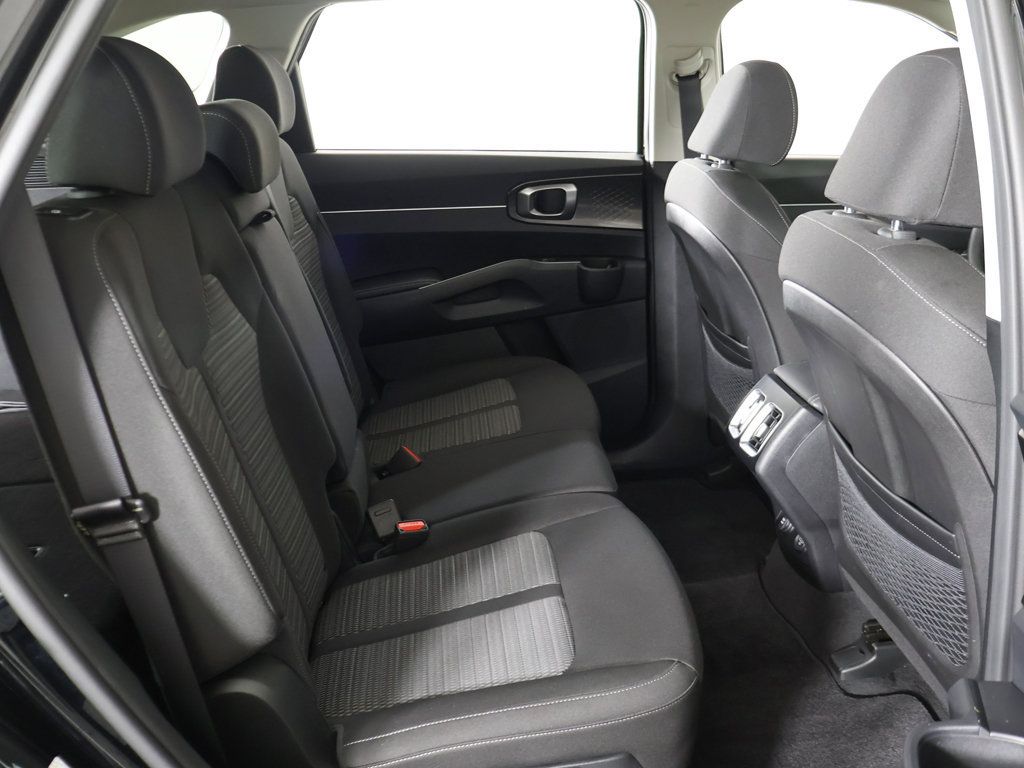 Used 2023 Kia Sorento LX FWD image 33