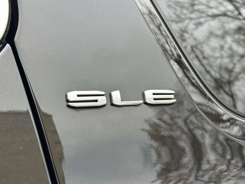 Used 2023 GMC Acadia SLE AWD/4WD image 13