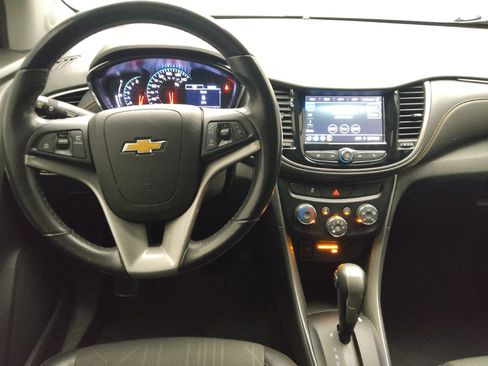 Used 2019 Chevrolet Trax LT w/ LT Convenience Package FWD image 22