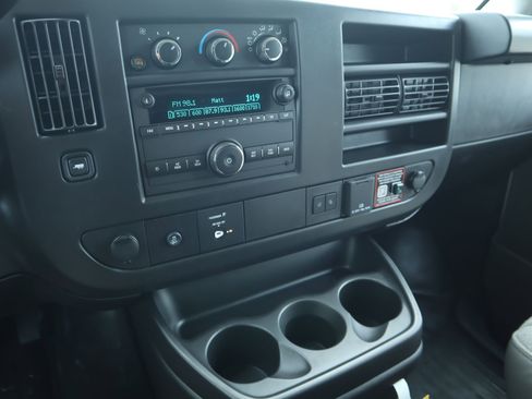 New 2026 GMC Savana 3500 w/ Driver Convenience Package RWD image 5