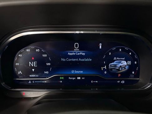 Used 2024 Chevrolet Suburban Z71 w/ Luxury Package image 26