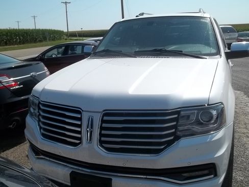 Used 2017 Lincoln Navigator Select AWD/4WD image 2