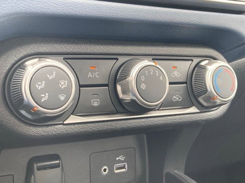 Used 2025 Nissan Versa SV FWD image 21