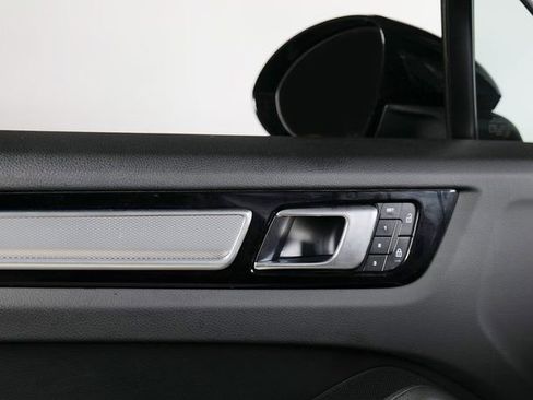 Used 2023 Porsche Cayenne Platinum Edition image 27