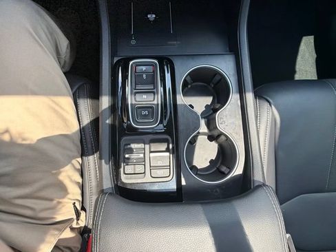 Used 2024 Honda Pilot Touring image 23