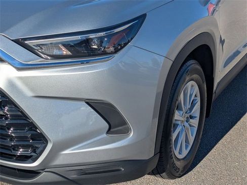 Certified 2025 Toyota Grand Highlander FWD image 9