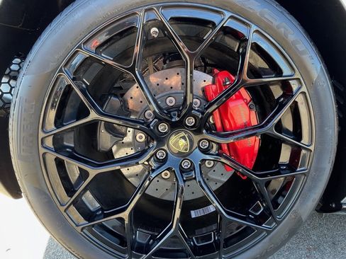 Used 2020 Lamborghini Huracan EVO image 15