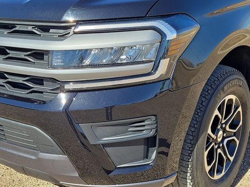 Used 2024 Ford Expedition Max XLT image 9