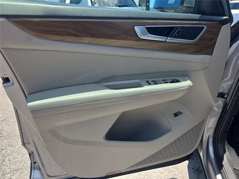 Used 2024 Volkswagen Atlas SE FWD image 16