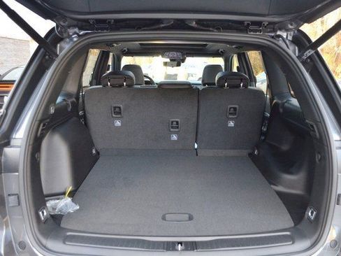 New 2025 Jeep Grand Cherokee Limited w/ Luxury Tech Group II image 36