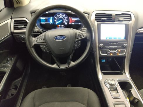 Used 2020 Ford Fusion SE FWD image 22
