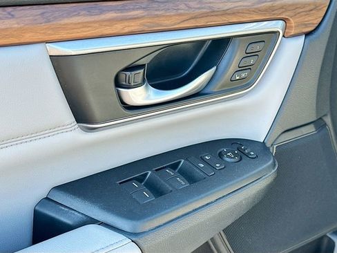 Used 2019 Honda CR-V Touring image 18