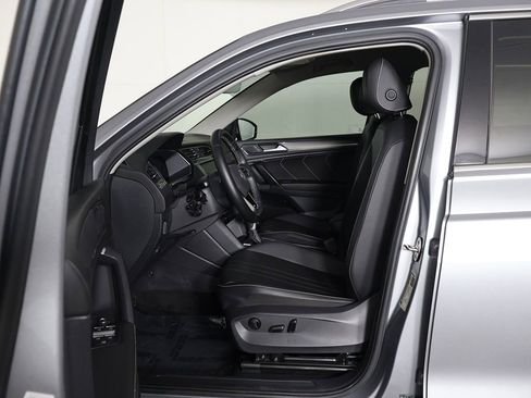 Used 2023 Volkswagen Tiguan SE image 23