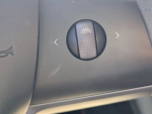 Used 2023 Tesla Model 3 Standard Range image 8