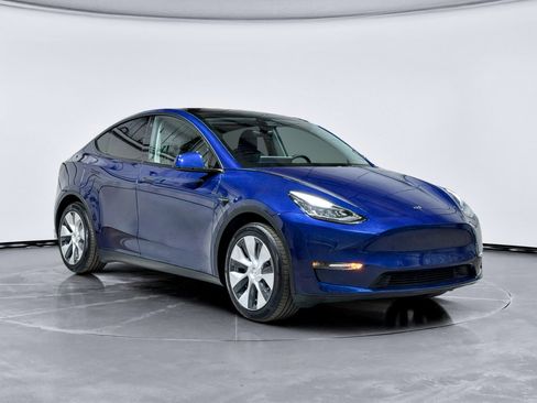 Used 2022 Tesla Model Y Long Range image 4