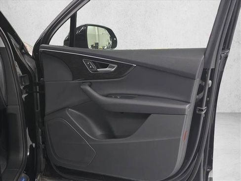 Used 2023 Audi Q7 2.0T Premium w/ Convenience Package image 11