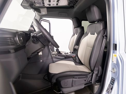 Used 2025 INEOS Grenadier Station Wagon AWD/4WD image 33