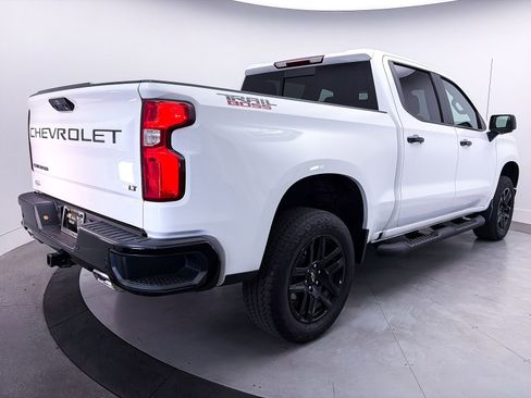 Used 2024 Chevrolet Silverado 1500 LT Trail Boss w/ LT Trail Boss Premium Package AWD/4WD image 17