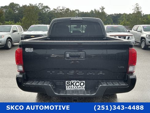 Used 2022 Toyota Tacoma SR5 w/ Technology Package RWD image 4