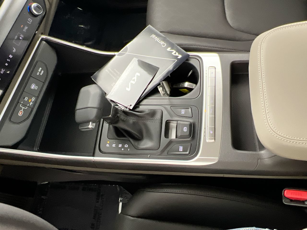 New 2026 Kia Carnival FWD image 24