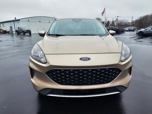 Used 2020 Ford Escape SE image 2