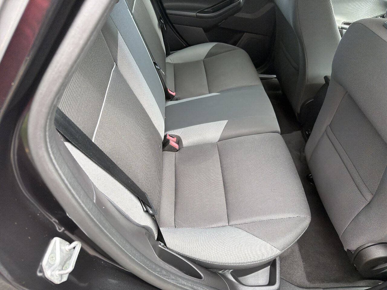 Used 2014 Ford Focus SE FWD image 6