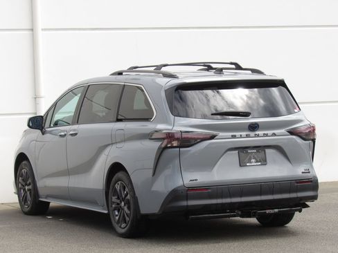 Certified 2024 Toyota Sienna XLE Woodland Edition AWD/4WD image 5