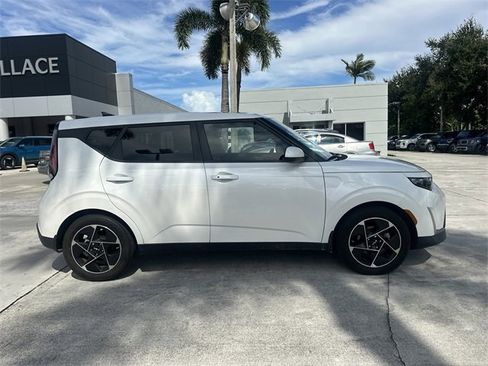 Certified 2023 Kia Soul EX image 5