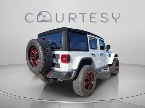 Used 2021 Jeep Wrangler Unlimited Rubicon AWD/4WD image 3