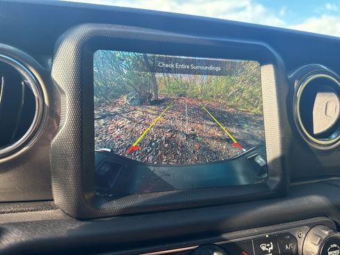 Used 2023 Jeep Gladiator Overland image 35