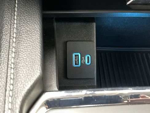 Used 2022 Ford Expedition XLT image 25