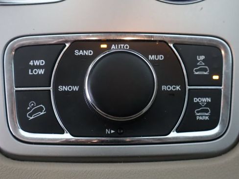 Used 2018 Jeep Grand Cherokee Overland AWD/4WD image 29