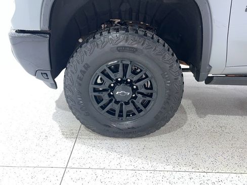 Used 2024 Chevrolet Silverado 2500 ZR2 w/ Technology Package image 30