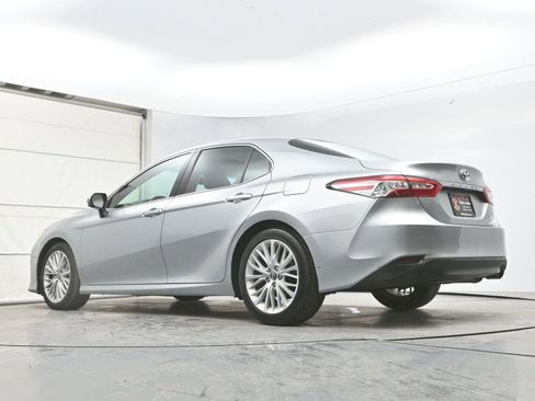 Used 2018 Toyota Camry XLE image 25
