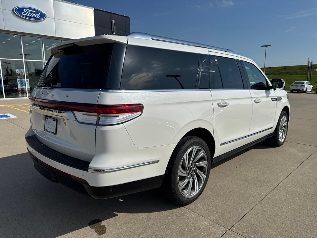 Used 2024 Lincoln Navigator L Reserve AWD/4WD image 37