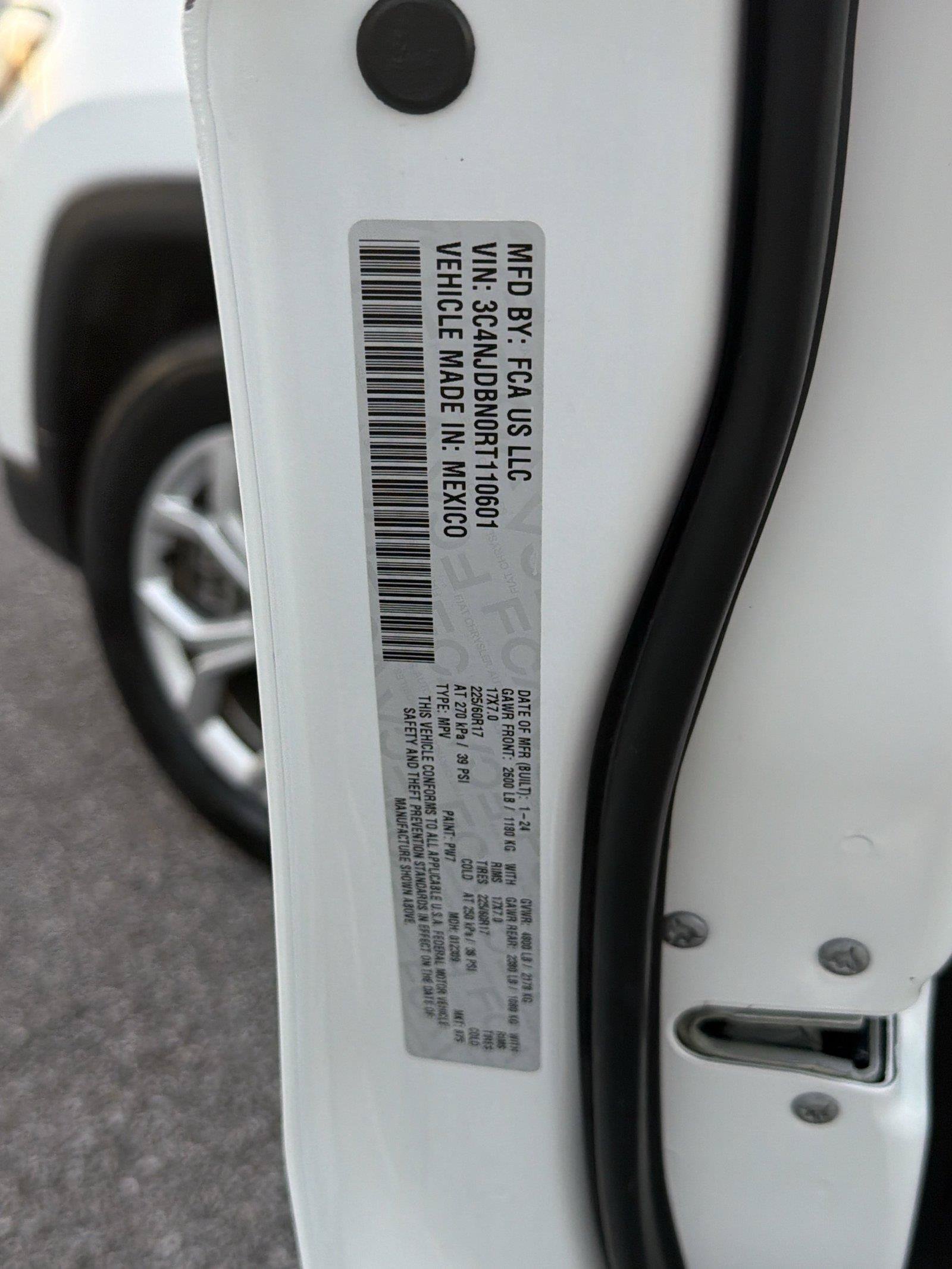 Used 2024 Jeep Compass Latitude AWD/4WD image 32