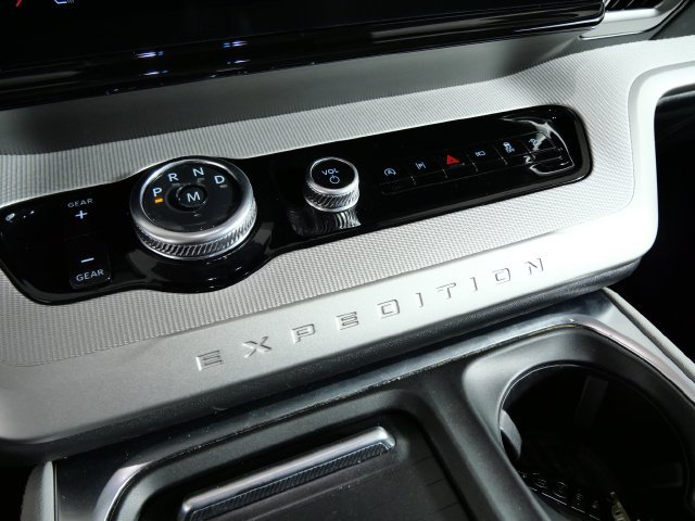 Certified 2025 Ford Expedition Active AWD/4WD image 25