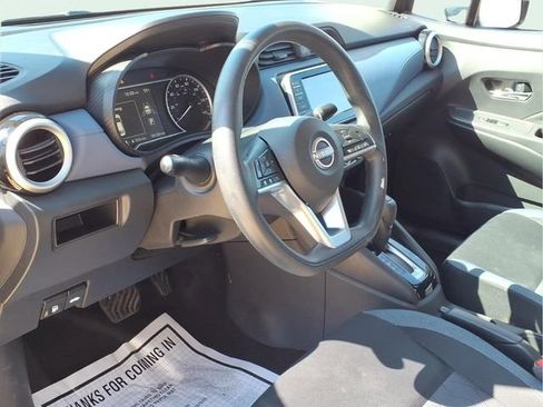Used 2023 Nissan Versa SV FWD image 8