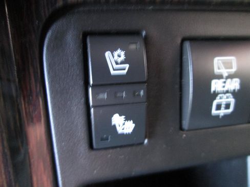 Used 2015 Chevrolet Traverse LTZ AWD/4WD image 19