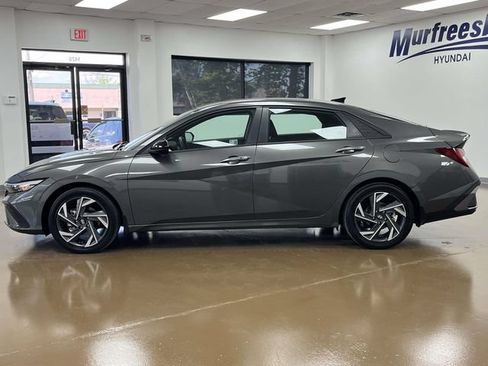 Certified 2025 Hyundai Elantra SEL FWD image 8
