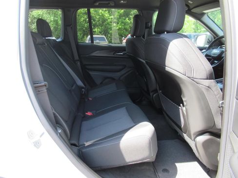 New 2026 Jeep Grand Cherokee Laredo w/ MOPAR Finishing Package RWD image 29