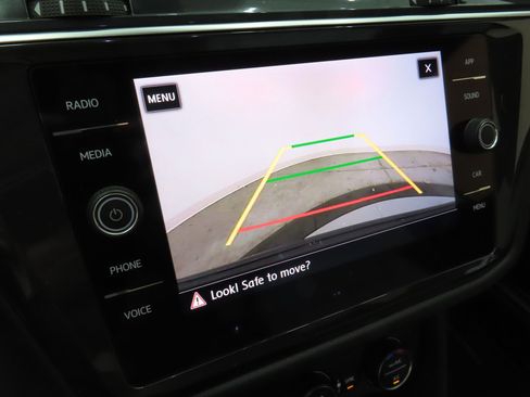 Used 2020 Volkswagen Tiguan SE R-Line image 20