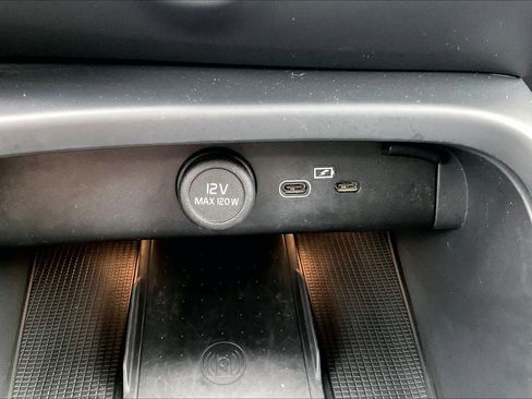 Used 2023 Volvo XC40 Recharge Core image 36