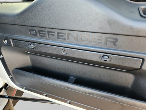 Used 2024 Land Rover Defender 110 X-Dynamic SE AWD/4WD image 33