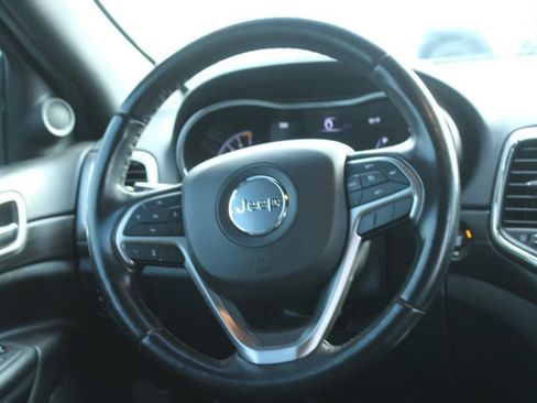 Used 2021 Jeep Grand Cherokee Laredo image 12