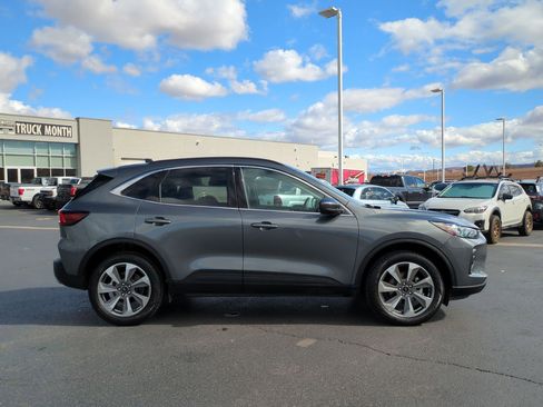 Used 2025 Ford Escape Platinum image 2