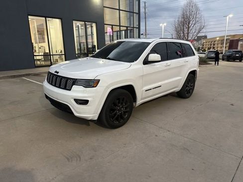 Used 2020 Jeep Grand Cherokee Altitude image 4